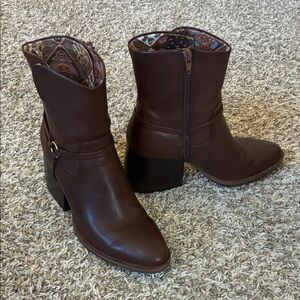 Korks brown pointed boots
